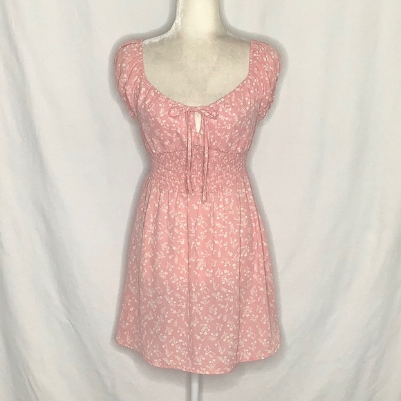 Love Tree Dresses & Skirts - Love Tree Smocked Milkmaid Ditsy Floral Dress Size S
